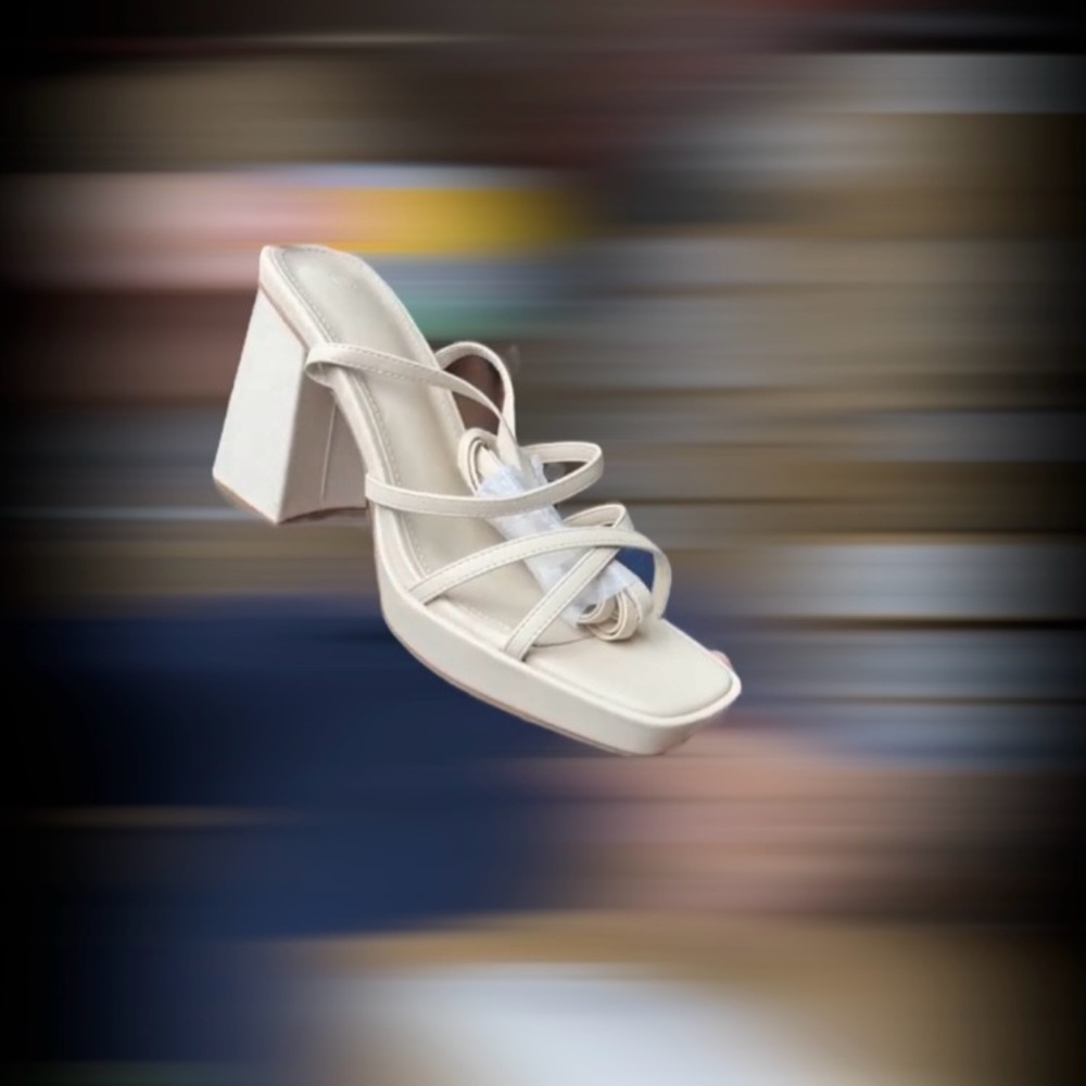 NIB! Elegant Cream Strappy Heels, size 9